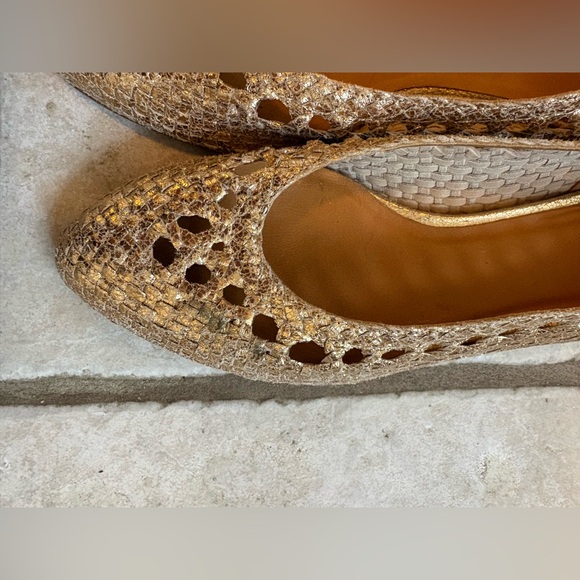 Sezane Gold Textured Women's Flats - Picture 5 of 6